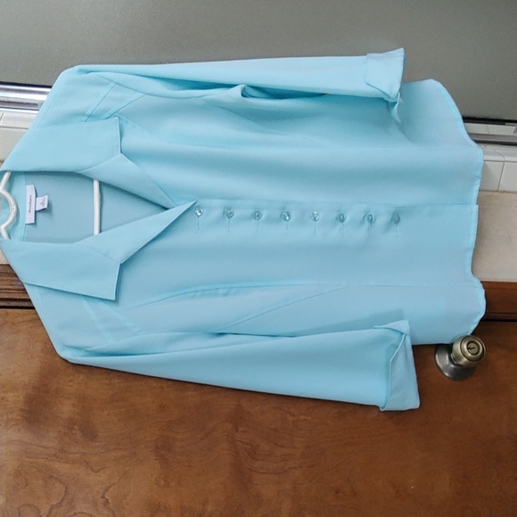 dressbarn Tops - 🩵Dressbarn baby blue women's button down blouse